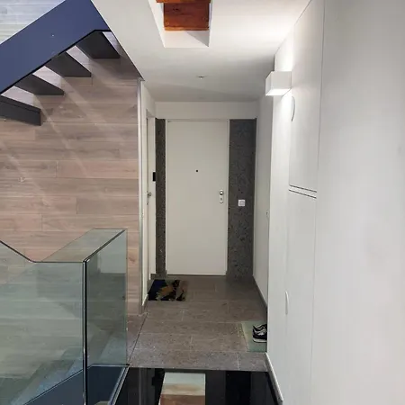 Modern 2-br In The Heart Of Apartman *