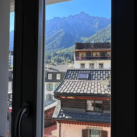 Apartman Modern 2-br In The Heart Of