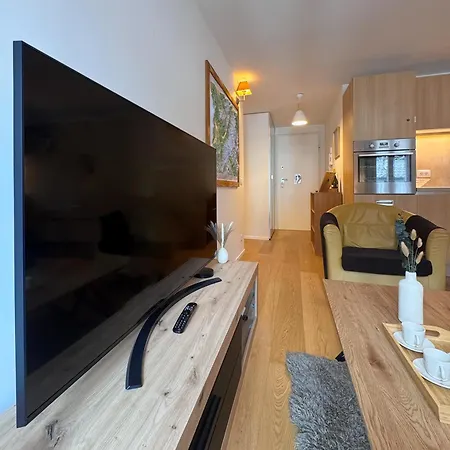 Modern 2-br In The Heart Of Apartman *