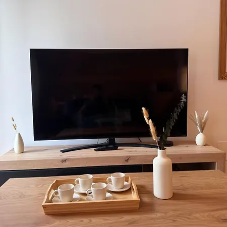 Modern 2-br In The Heart Of